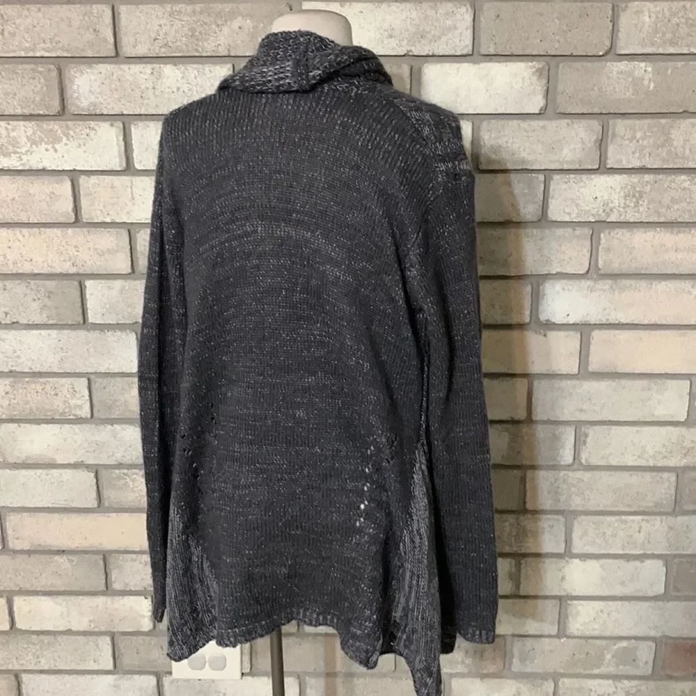 3for$20 Cardigan medium - Picture 2 of 3